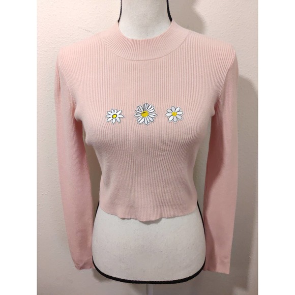 Brandy Melville Sweaters - Brandy Melville Pink Ribbed Knit Cropped Flower Patch Pullover Sweater One Size